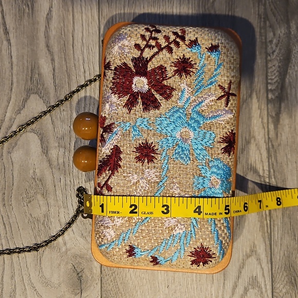 Embroidered Chain Strap Clutch - Multicolor EUC - Picture 4 of 8